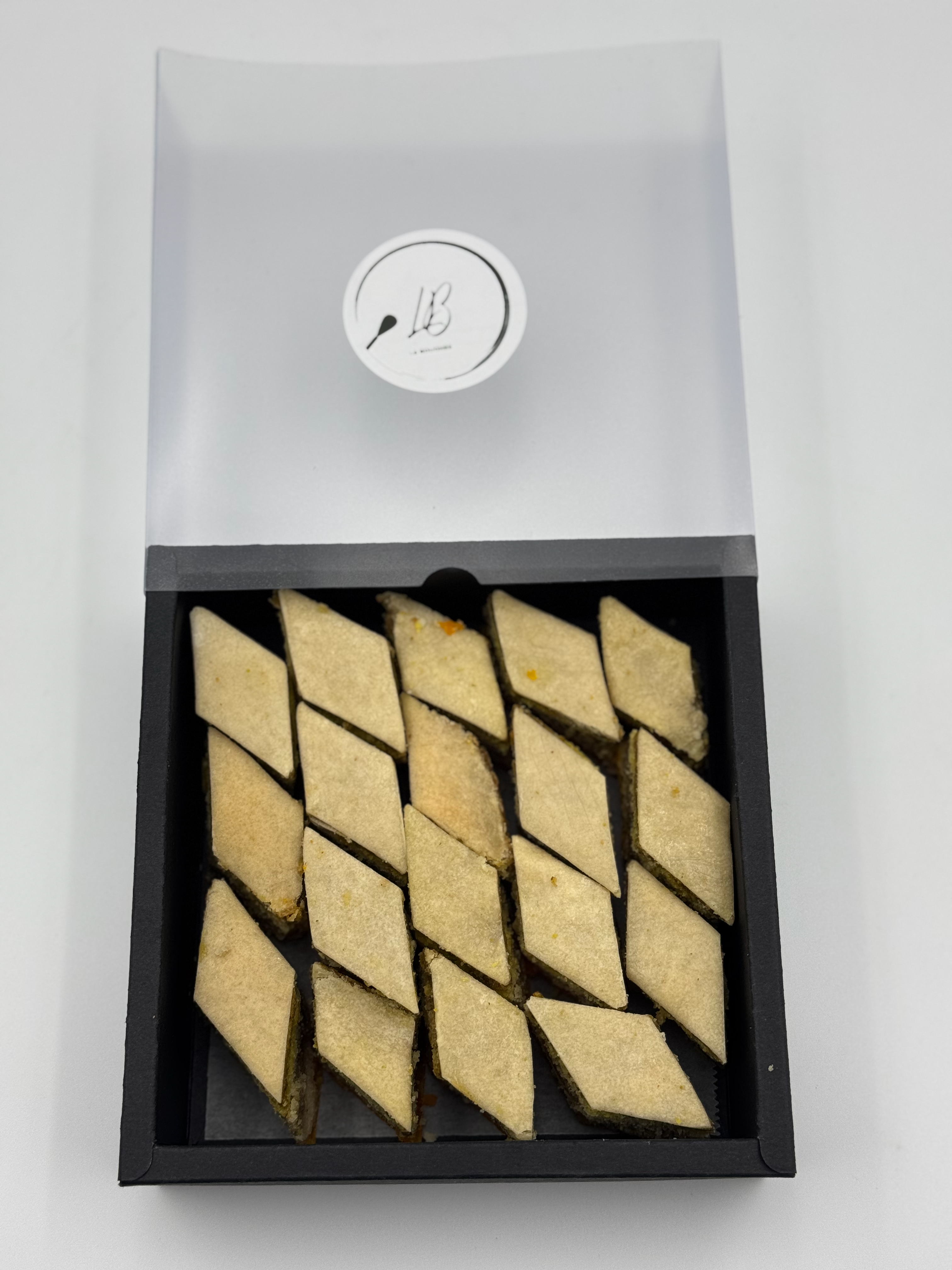 Qavin Baklava - (باقلوا قزوینی)